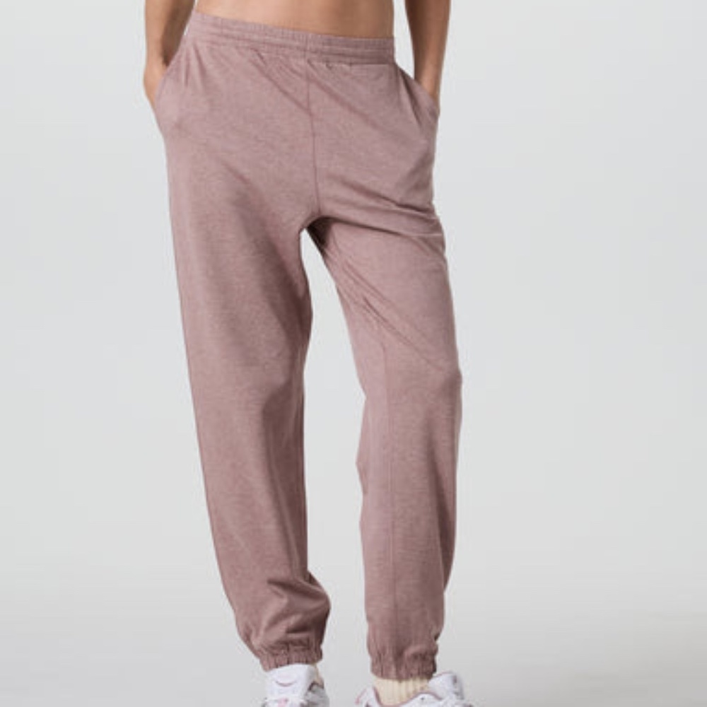Vuori Boyfriend Sweatpant in heather Rose